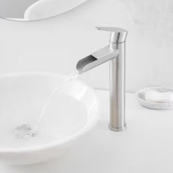 BWE Matte Black Vessel 1-handle WaterSense Waterfall black and nickel F3B