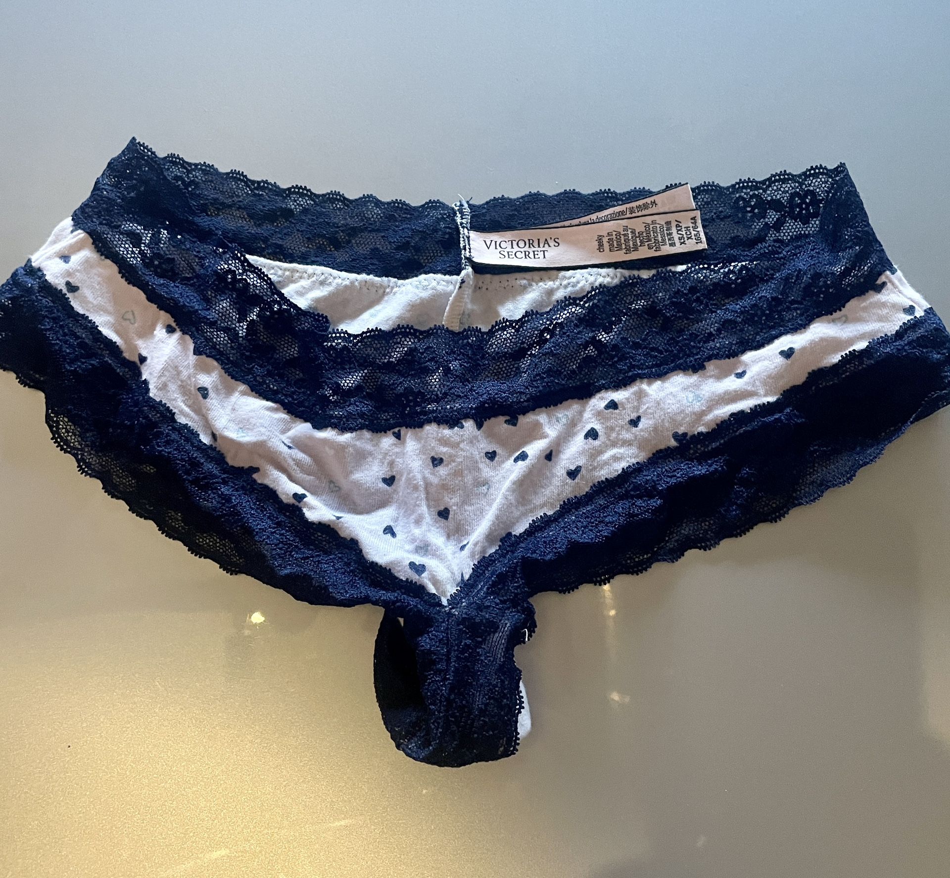 Victoria’s Secret Cheeky Panty – Navy Lace & Heart Print – XS