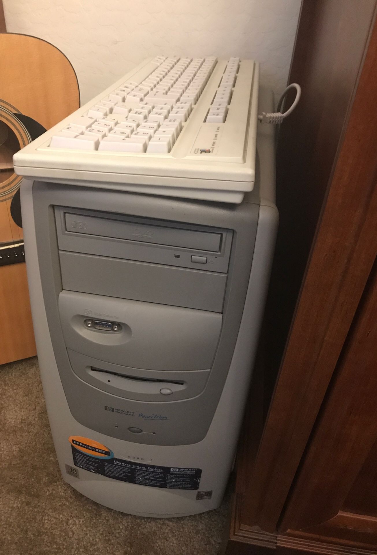 Windows HP 98 pavilion desktop computer tower vintage still works with keyboard floppy disc cd rom