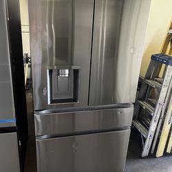 LG FOUR DOOR REFRIGERATOR STAINLESS STEEL