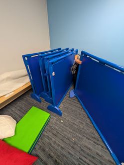 Lakeshore Learning Room Divider Panels (Set of 5)
Set of 4 heavy-duty blue room divider/privacy panels with snap-on support feet. Great for daycare, p