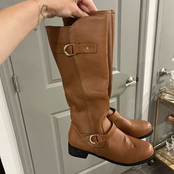NEVER WORN brown boots