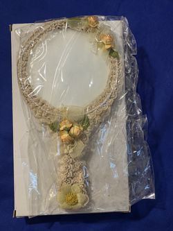 New Hand Mirror// espejo de mano
