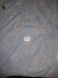 Airpod pro 2 doesn't come in its original box. It comes in a paper towel.