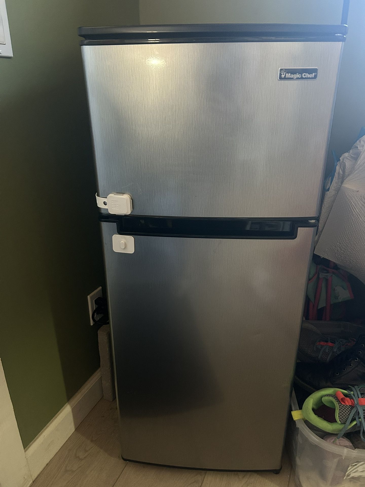 Mini Fridge 