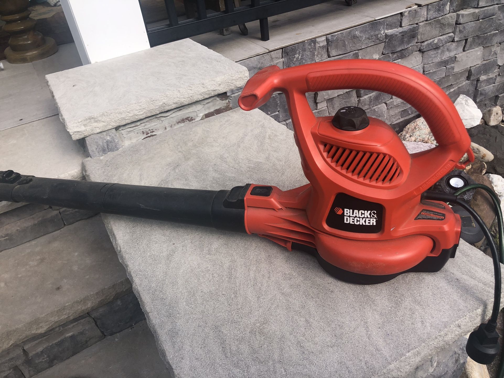 Black & Decker Electric Leaf Blower