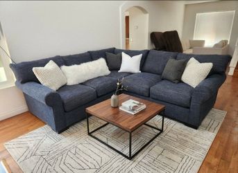 Oversized Living Spaces Sectional Like New!