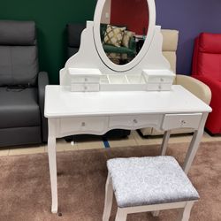 White Vanity With Seat $200 Or Best Offer