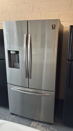Nice like new Samsung stailenss steel refrigerator