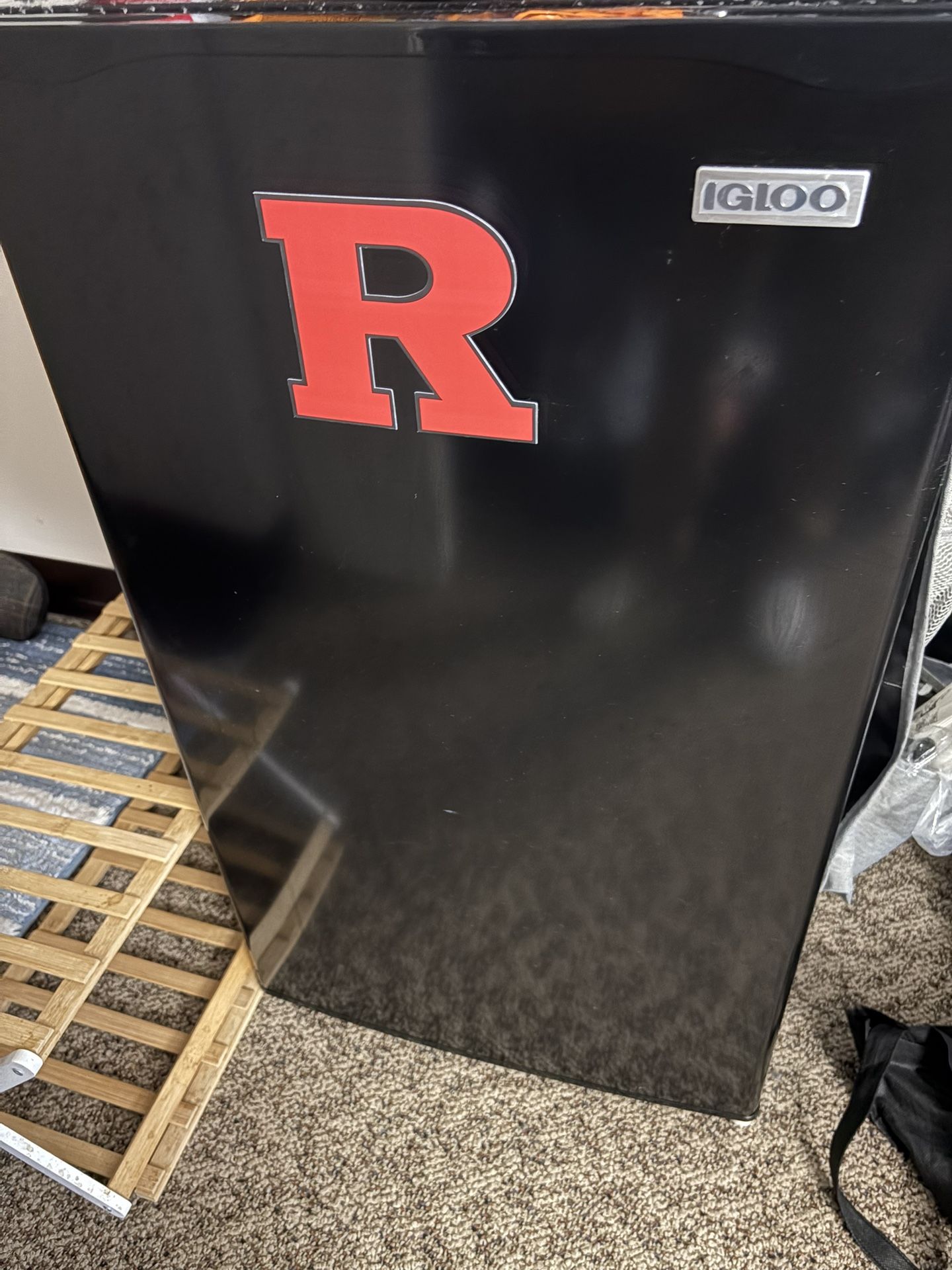 Mini fridge