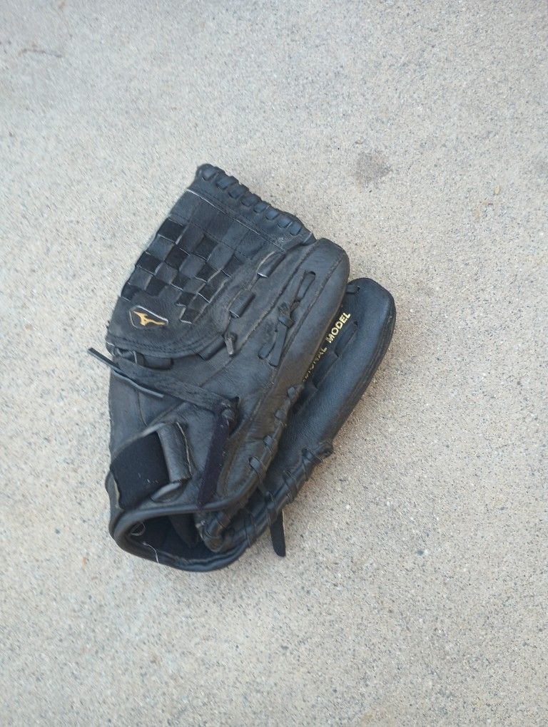 Mizuno Baseball Glove