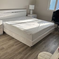 Brand New Zinus Memory Foam King Mattress 12 Inch 