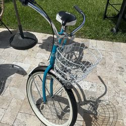Giant Beach Cruiser Bicycle In Great Condition 