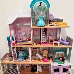 Doll House 