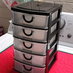 Mini Plastic Drawer In Storage Containers In Organizers In Drawers In Great Condition 
