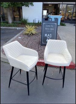 $85.00 for 2!!! New Set of 2 In Box Velvet Fabric 26" Kitchen Counter Height Bar Stools White