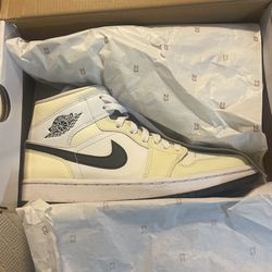Jordan 1 Mid