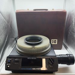 Kodak Carousel 4600 Slide Projector with Tray and Case
