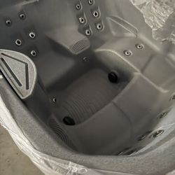 Hot Tub (Innova Spas: Monsoon)