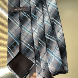 $10 Van Heusen Necktie 