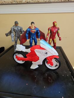 Super Heroes. 3 Big Action Figures, 1 Motorcycle. Iron Man, Superman...