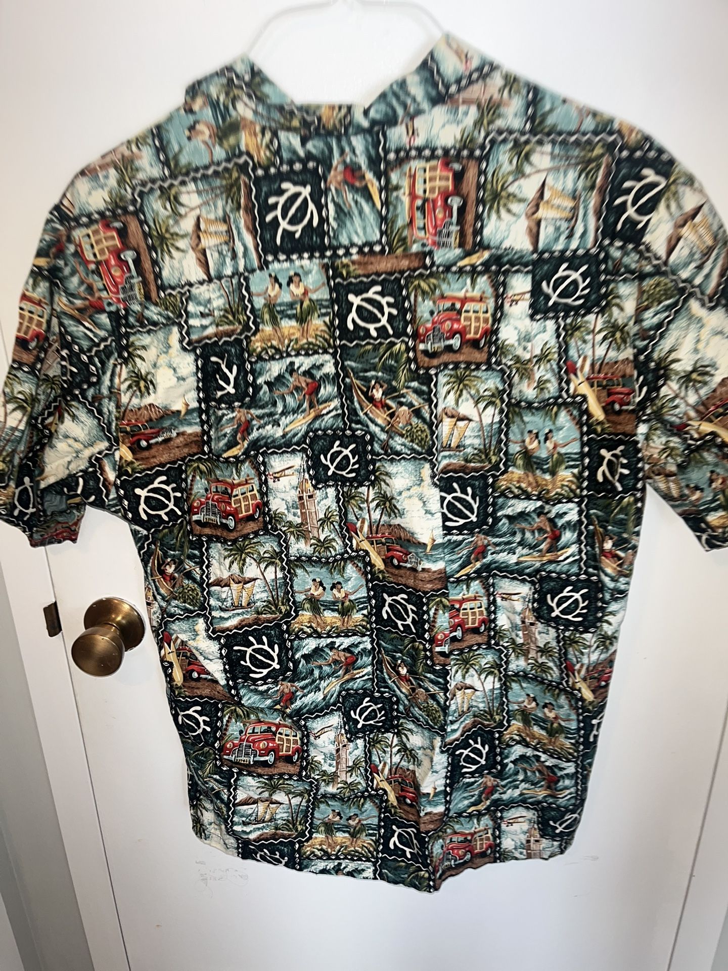 Island aloha wear Men’s Shortsleeve Shirt. Large
