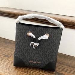 Michael Kors Mercer Small Bucket