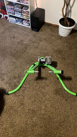 Kurt Kinetic Road Machine Fluid Stationary Bike Trainer Wheel Stand