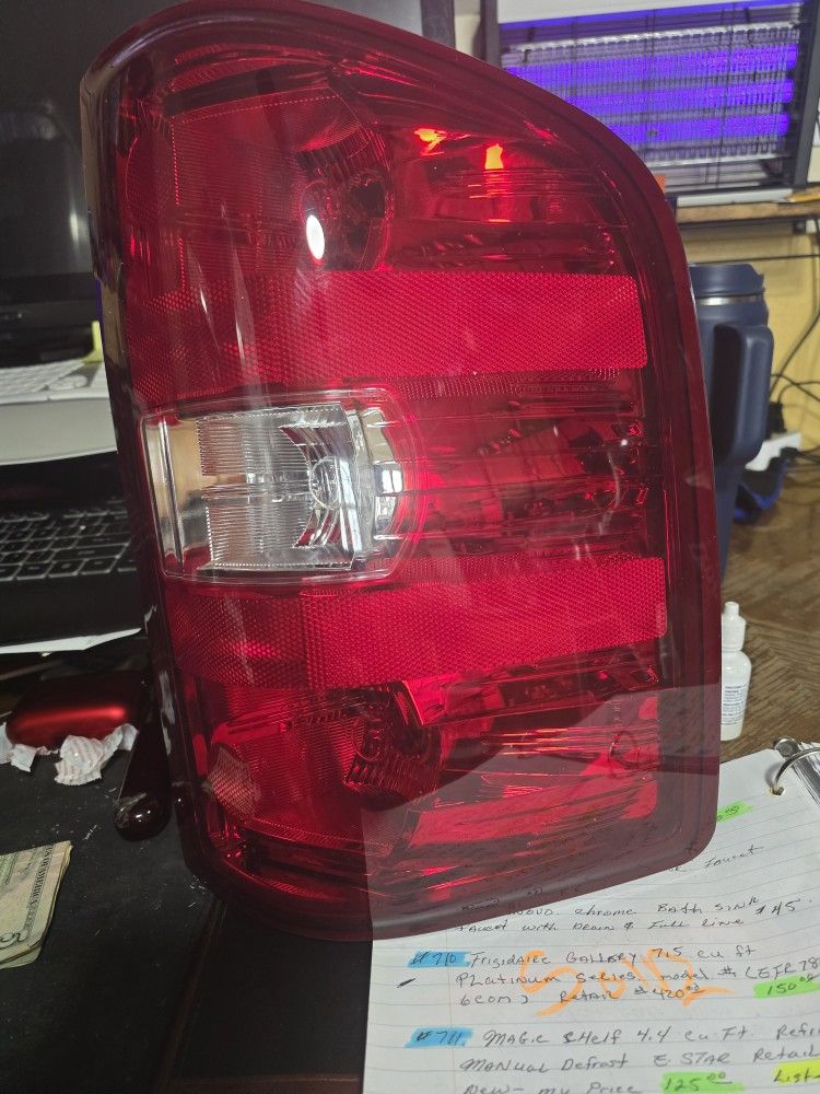 T l a assembly compatible with Chevy silverado two thousand 7-13 2500 Hd 3500H.D O E style with bulbs and wiring harness # 713