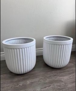 Set Of 2 White Fluted Short Fiberglass Planters
