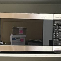 Dorm Room: Microwave And Mini Refrigerator