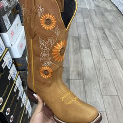 women’s western boots