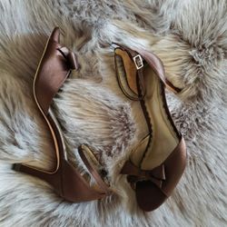 Ann Tylor Heels Size (6)