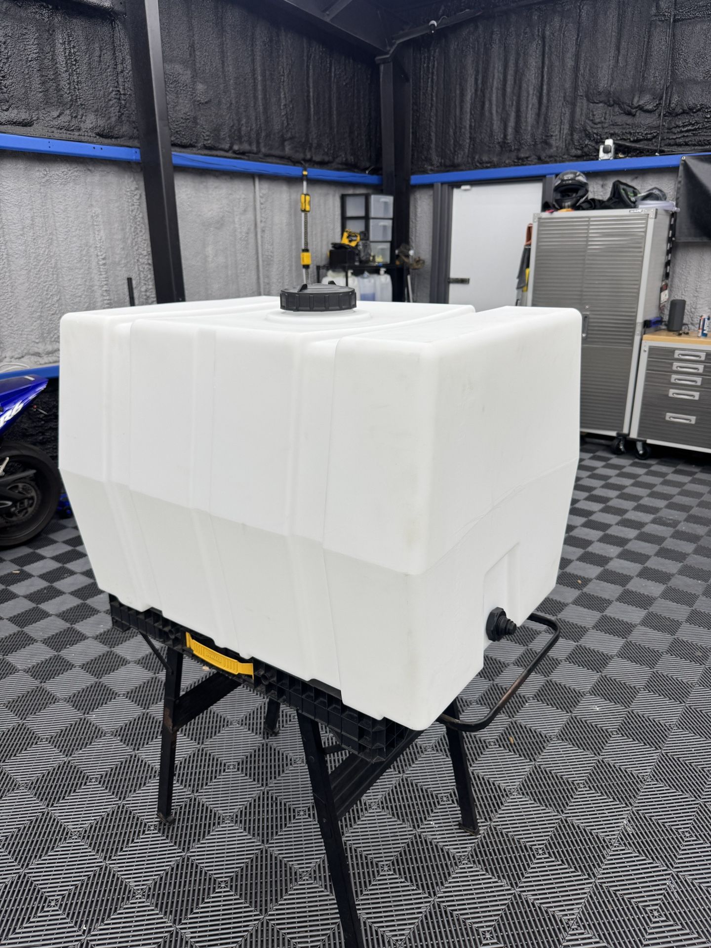 100 Gallon Water Tank