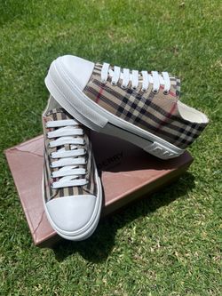 Burberry shoe size 8.5 women