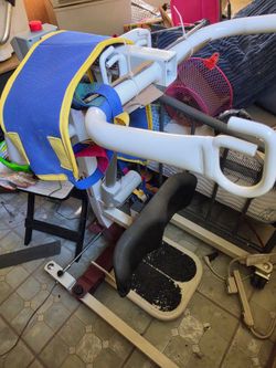 Electric sit to stand transfer equipment