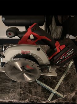 Milwaukee M18 18V Lithium Ion Cordless 6 1/2 in Circular Saw