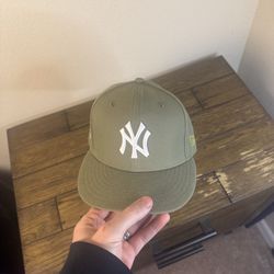 Ready Today – New Era 59FIFTY Yankees Olive Fitted Hat (7 3/8)