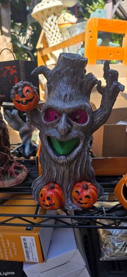 Halloween lightup tree