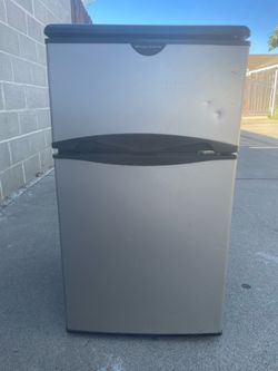Frigidaire dorm sized top and bottom refrigerator for $50. Dimensions are 19Wx19Dx34H. Pick up only.