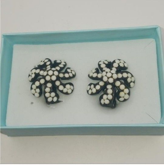 Vintage Black and White Clip on Earrings