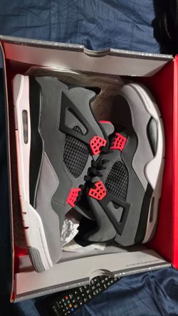 JORDAN 4 RETRO IN BOX