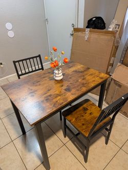 Table with two chairs ( brown )