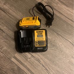 20-Volt MAX DEWALT POWERSTACK Compact Battery and Charger 