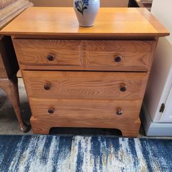 1 SPACIOUS NIGHTSTAND