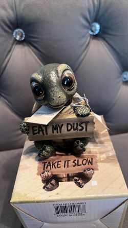ZIPPY Turtle holding a EAT MY DUST sign Figurine  NEW w/ box