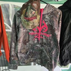 Realtree Camouflage Hoodie Sweater And HAT