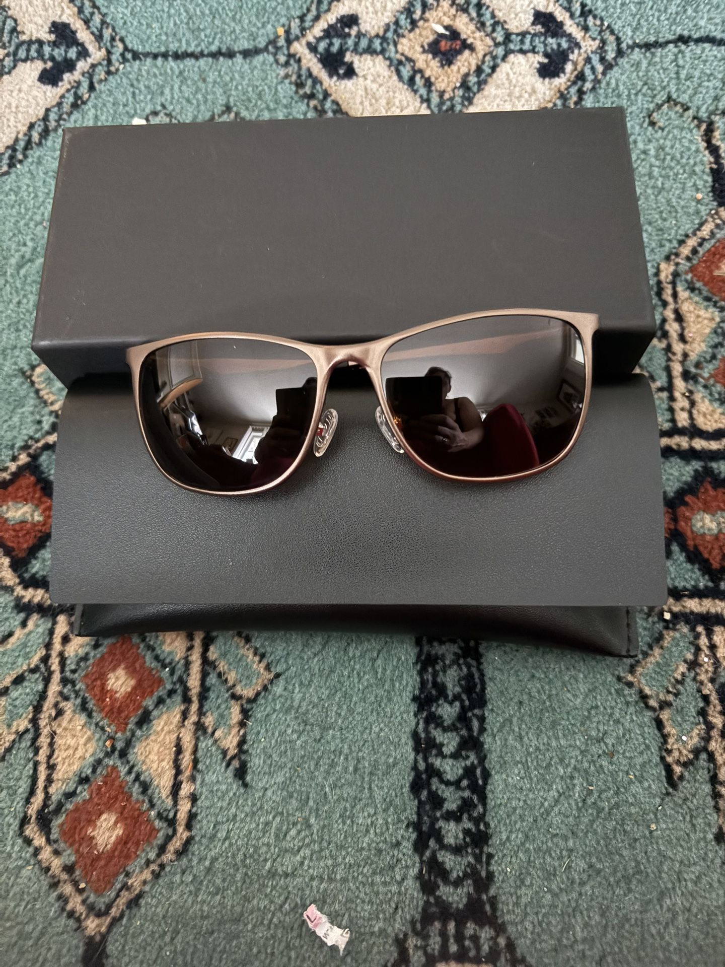 Women’s sunglasses with case