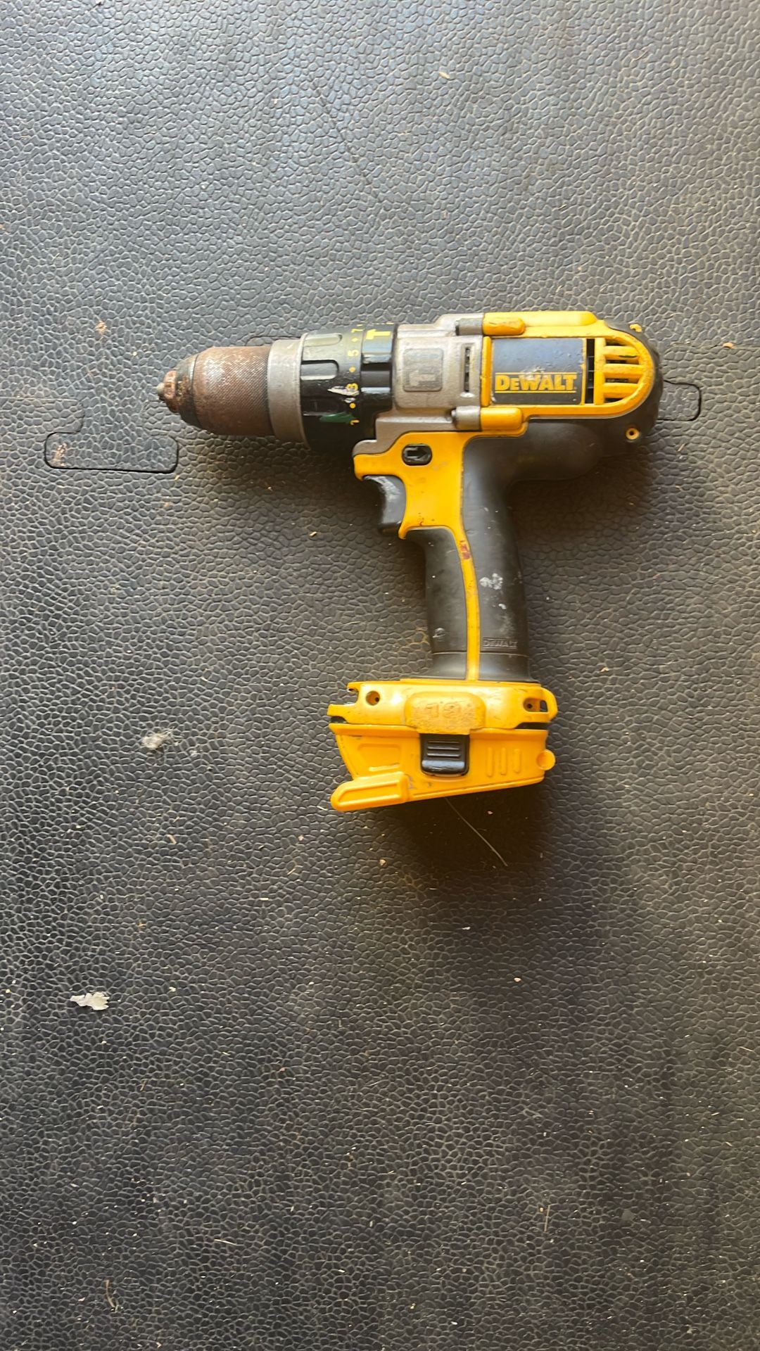 DEWALT 20V MAX XR 1/2 Inch Cordless Hammer Drill