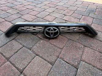 2014 Toyota 4Runner 5th Gen OEM Radiator Grill assembly
